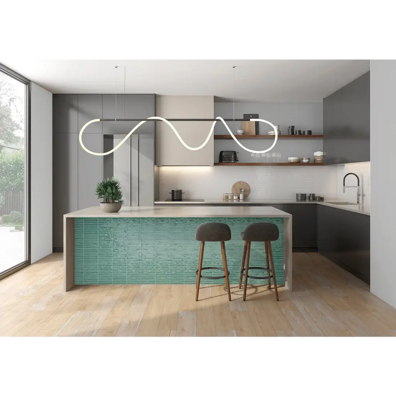 Moderne keuken eiland met teal facade van Pencil Kromo Sage mozaiektegel 35x35cm