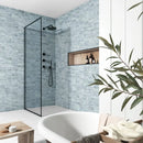 Moderne vrijstaande badkuip met glas douchezuil op Koko Blue Grass 5x15 mat