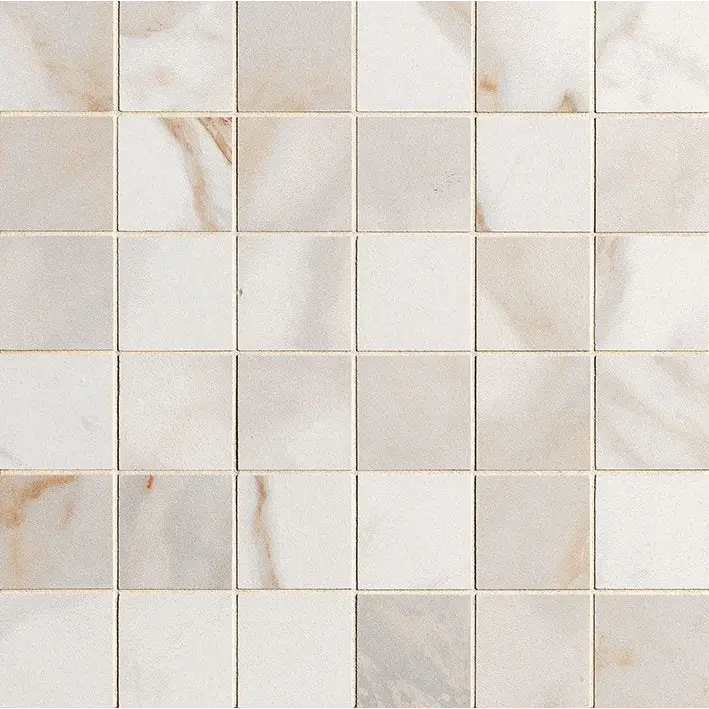 Witte marmeren mozaïek met subtiele beige aders, Roma Stone Carrara Oro macro