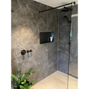 Moderne inloopdouche met Roma Stone Pietra Brown mat 120x120 rett en zwarte accessoires