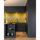 Moderne keuken met charcoal kasten en SEF20030 gele glossy vloertegels