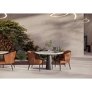 Ronde witte tafel met bruin gestoffeerde stoelen, Statale Sand 120x120 anti-slip