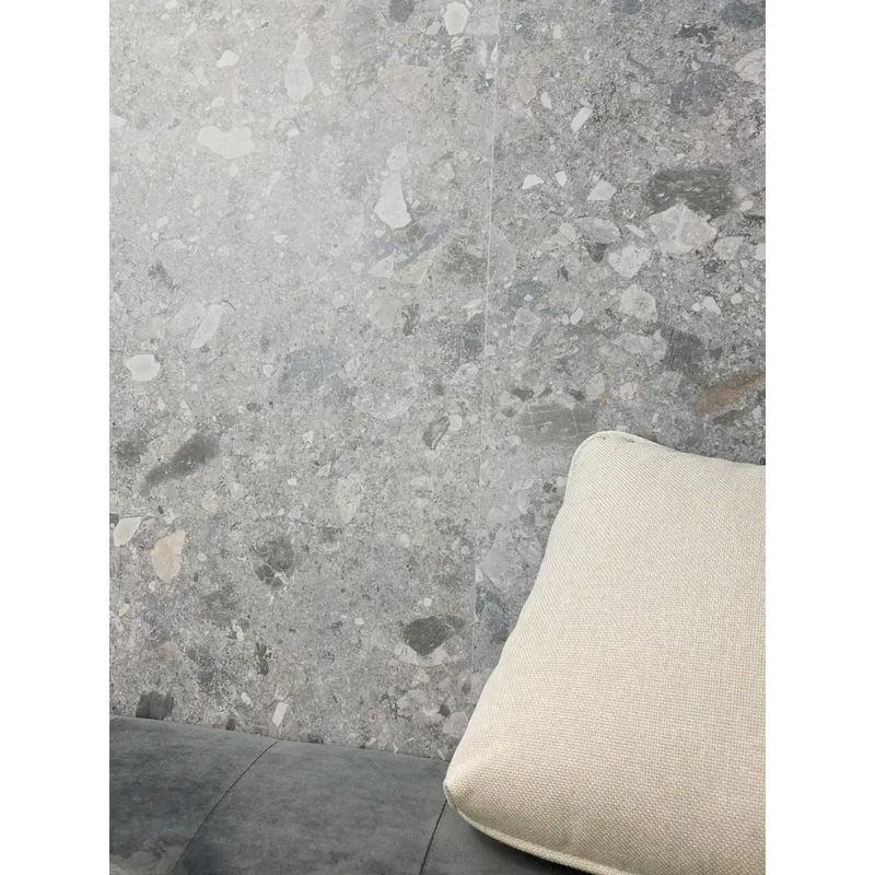 Grijze terrazzo tegel Stone Grey 60x120 rett met textuur en aggregaat