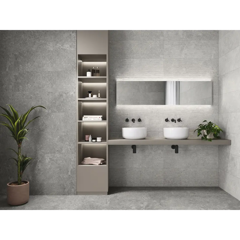 Moderne minimalistische badkamer met Stoneland Grey mat 120x120 en dubbele wastafels