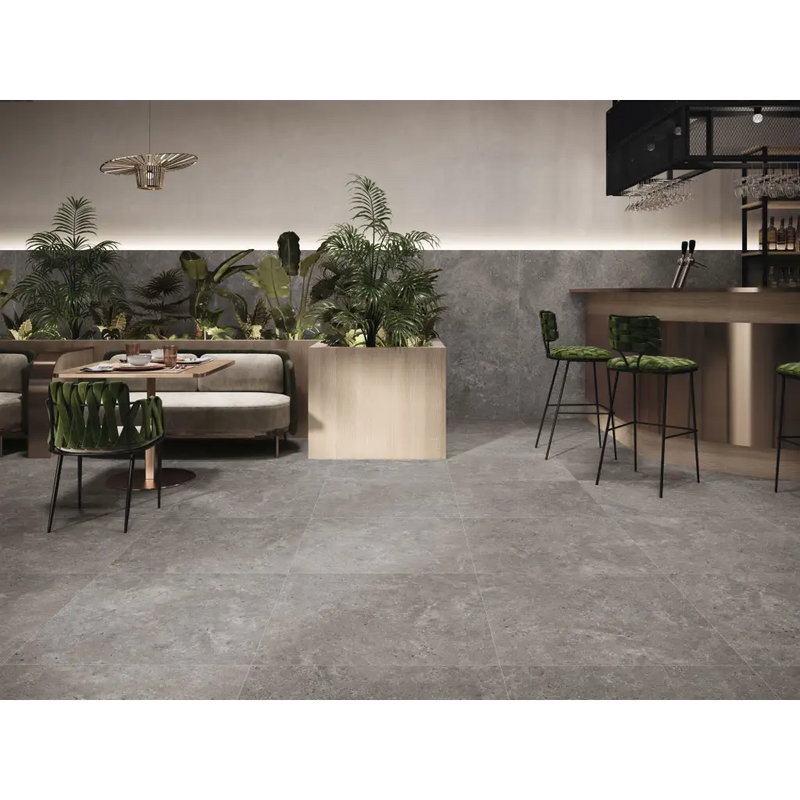 Grey stone-look porcelain vloertegels met gemarmerd patroon van Stoneland Grey mat 60x60