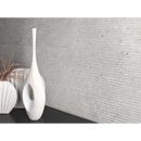 Stoere witte keramieken vaas met slanke hals, perfect voor Pearl Wattle decor