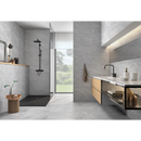 Moderne minimalistische badkamer met Teide Silver 60x60 rett tegels en houten wastafel