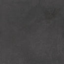 Donkergrijze textuur met een betonnen uitstraling van Terrastegel Midtown Anthracite 90x90