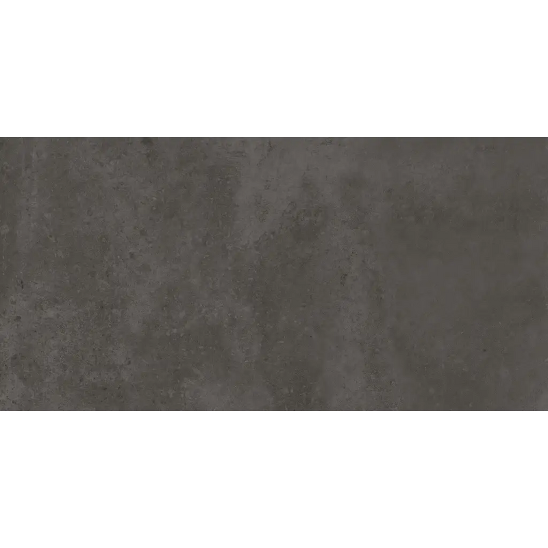 Donkergrijs betonoppervlak met textuur van Terrastegel Nexus Antracite 60x120 rett