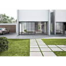 Moderne minimalistische woning met Terrastegel Nexus Pearl 60x60 en glazen wanden