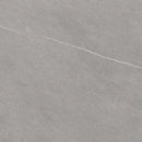Grijze betonnen oppervlakte met diagonale lijn, Terrastegel Overland Greige 60x60