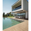 Moderne minimalistische woning met terrastegel Padouk Beige 30x120 en zwembad