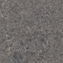 Donkergrijs terrazzo of graniettextuur met een gespeculeerd aggregaatpatroon, Terrastegel Reload Antraciet 60x60