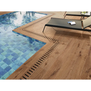 Zwemland met terrastegel Yukon Honey 30x120 met houten terras en afvoerputjes