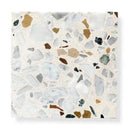 Lichtgekleurde terrazzo collezione Sassi Fenillia tegel met kleurrijke aggregaat chips