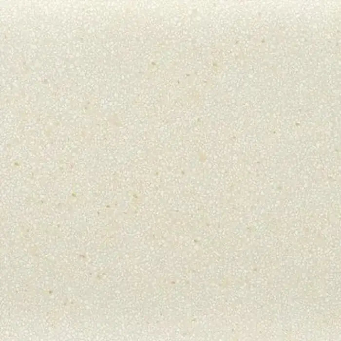 Beige gespoten oppervlak van Terrazzo Mini Caolino 60x60 rett voor stijlvolle interieurs