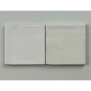 Twee matte keramische trend tegels wit in een zachte off-white kleur ideaal als tegels wit glans 10x10