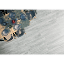 Lichte houten eetkamertafel Trunk Blanco 23x120 met gedekte plaatsen en stoelen