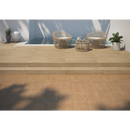Houten tafel met een gladde afwerking, perfect voor de Boomstam Natuur Mat 23x120