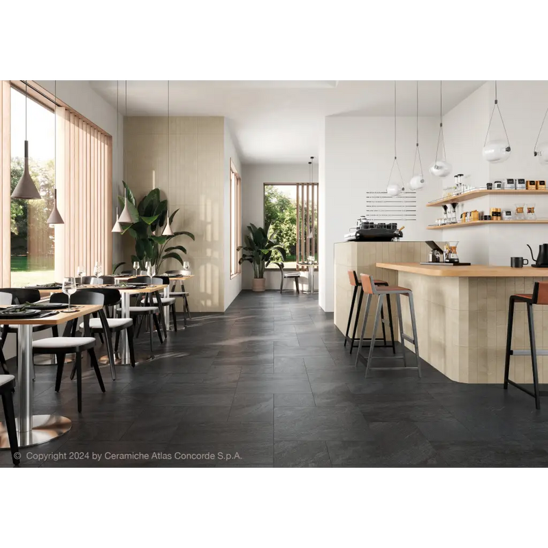 Modern restaurant interieur met bar en eettafels, Ultrablock Coke 60x60 op vloer