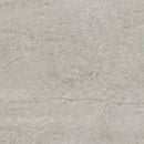 Grijze gestructureerde betonoppervlak van Ultrablock Silver 30x30 rett met gemêleerd uiterlijk