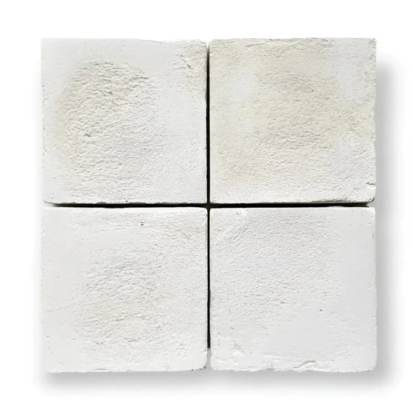 Witte betonnen tegels met ruwe textuur en imperfecties, Umbria White Antique 15x15x2,5cm