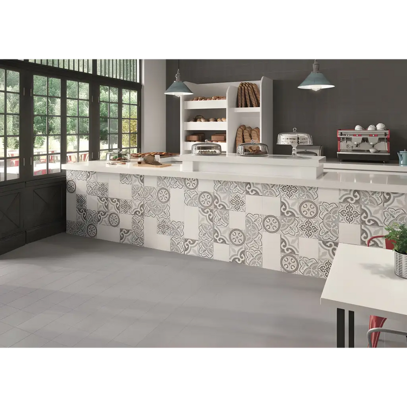 Moderne toonbank met Urban Antraciet 20x20 tegels met geometrische en bloemmotieven