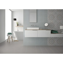 Moderne witte zwevende badkamer wastafel met een Urban Mist 20x20 opbouwkom