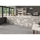 Moderne counter met Urban Pearl 20x20 tegels in geometrische en bloemmotieven