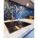 Moderne roestvrijstalen spoelbak met gouden gooseneck kraan in Blue Matt Glossy