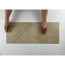 Geometrisch houten paneel met diagonale en verticale lijnen van Valkiria Oak Roblox wandtegel 30x75