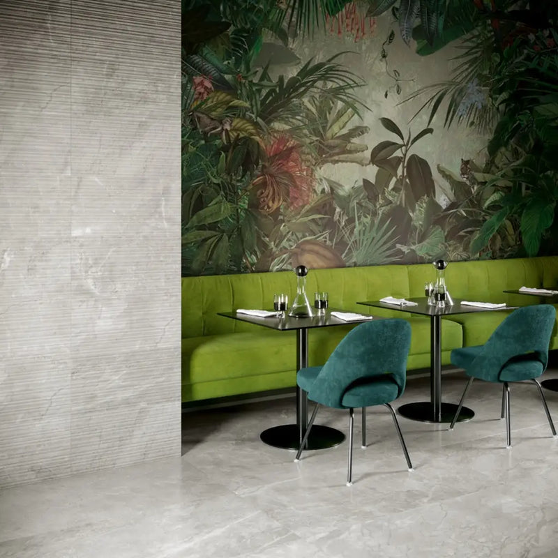 Moderne restaurant zithoek met limegroene bank en teal velvet stoelen op Velvet Grey 30x60