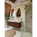 Moderne badkamer met Venice Beige Mat 60x120 rett vanity, dubbele wastafels en douche