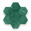 Groene hexagonale Zelliges Alhambra tegel coasters met marmertextuur en glans