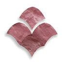 Rood gekleurde papieren hart met gekreukelde textuur en witte kern, Zelliges Alhambra Vieux Rose fishscale