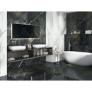 Modern badkamer met Wacom Forest gepolijst 120x260 slab en zwarte marmeren muren