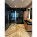 Moderne badkamer met Wacom Forest gepolijst 120x260 rett slab en houten vloer