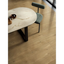 Moderne eetkamerstoel met groene bekleding, perfect bij Woodwise Cedar 6mm 30x160