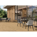 Moderne buiten eetruimte met Would Honey 22,5x90 rett vloertegels en strakke meubels