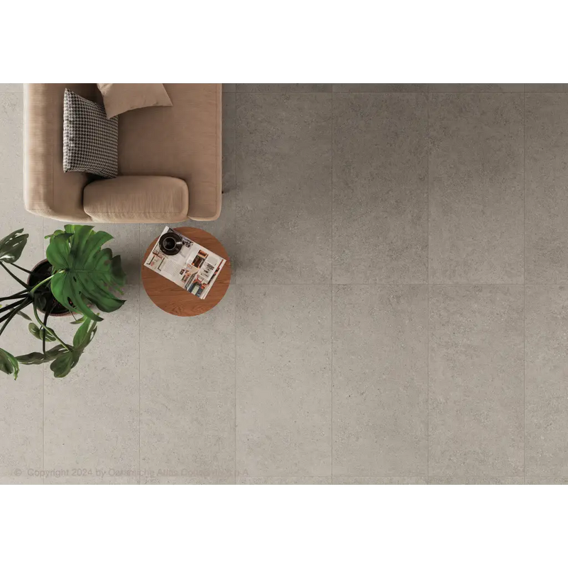 Beige armchair met textuur gezien van bovenop, naast Yacht Gray 60x60 rett
