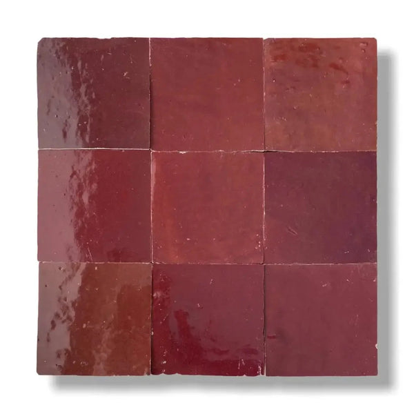 Glanzende bordeaux keramische tegels in vierkant patroon van Zelliges Alhambra 04 Rouge Medaillon 10x10 cm