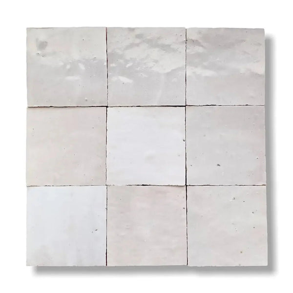 Vierkante grid van witte keramische tegels Zelliges Alhambra Blanc Cassé 10x10cm