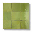 Glanzende groene keramische tegels Zelliges Alhambra 07 Vert Olive 10x10 cm in een vierkant