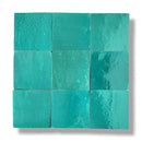 Negen turquoise keramische tegels in een vierkant patroon, Zelliges Alhambra Smaragd 10x10 cm