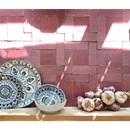 Decoratieve keramische kommen met mandala’s en knoflook naast Zelliges Alhambra Vieux Rose