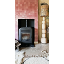 Zwart gietijzeren houtkachel met glazen front bij Zelliges Alhambra Vieux Rose 10x10 cm