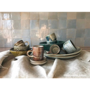 Handgemaakte keramische koffiecups en schotels met levendige kleuren van Zelliges Alhambra