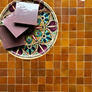Paarse handgemaakte zeep op Zelliges Alhambra 13 Marron 10x10 cm tegel