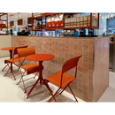 Moderne oranje stoelen en tafels bij de Zelliges Alhambra 10x10 cm vloertegels