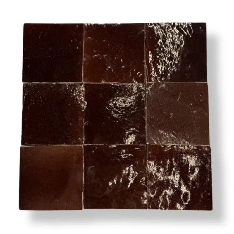 Donkere bruine zellige tegels chocolat 10x10 met glossy, textuur en subtiele witte aders geschikt als vloertegels